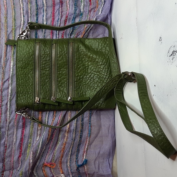 SHIRAHLEAH crossbody green bag with pink lining - Picture 1 of 5
